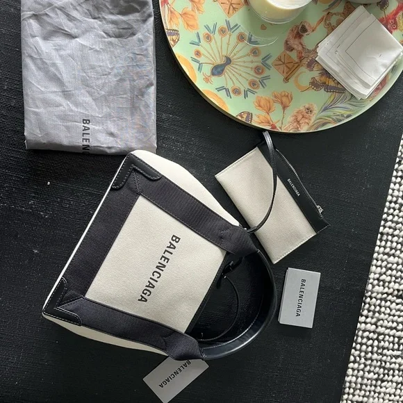 Balenciaga - Womens Navy XS Tote Bag in Black. - Picture 6 of 6